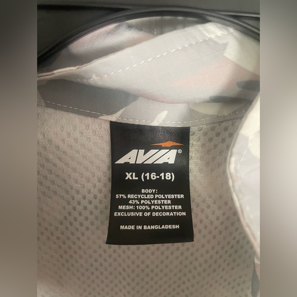 Avia Women's Green and Gray Camouflage Hiking Vest! NWT! Size XL! - Picture 4 of 7